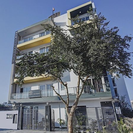 גורגאון Super Townhouse Tipsyy Near Bestech Central Square Mall מראה חיצוני תמונה