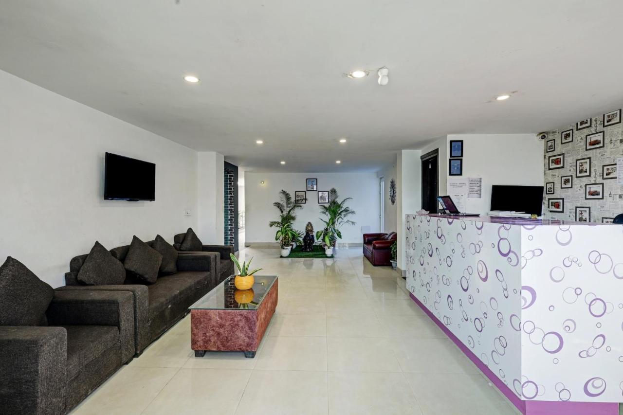 גורגאון Super Townhouse Tipsyy Near Bestech Central Square Mall מראה חיצוני תמונה