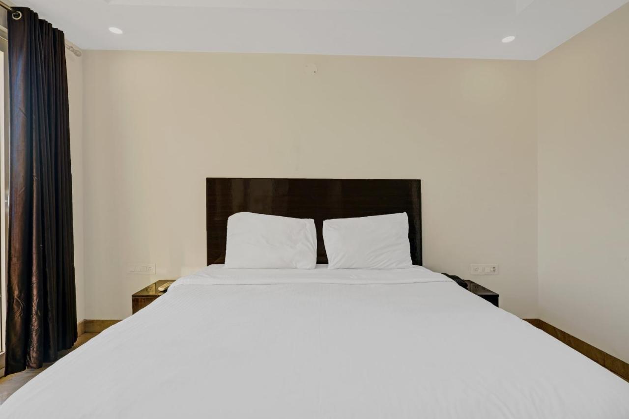 גורגאון Super Townhouse Tipsyy Near Bestech Central Square Mall מראה חיצוני תמונה