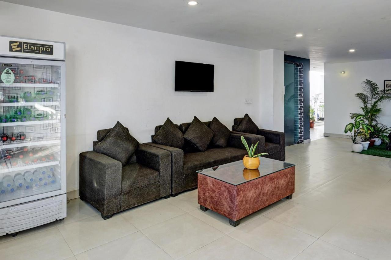 גורגאון Super Townhouse Tipsyy Near Bestech Central Square Mall מראה חיצוני תמונה