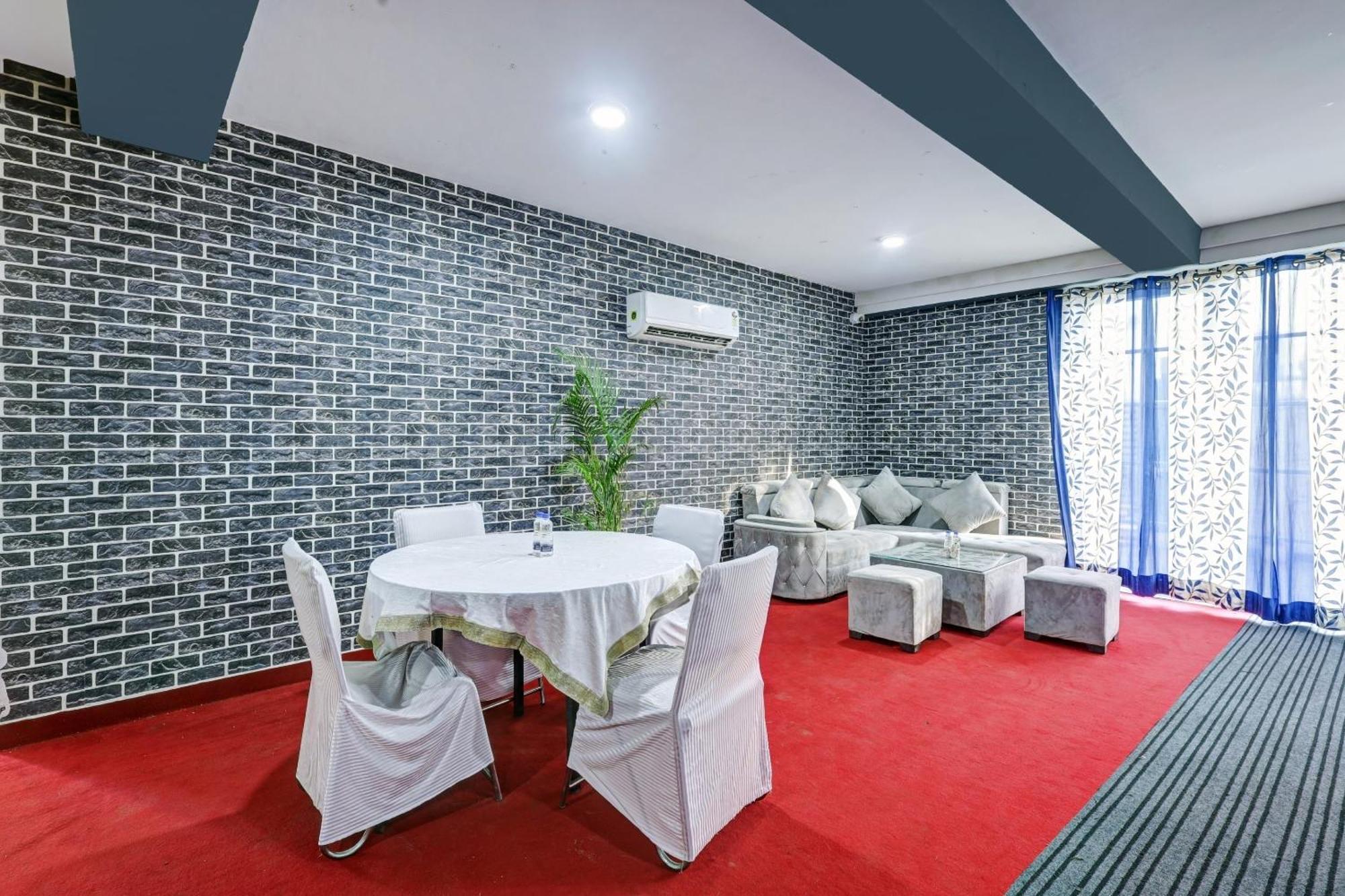 גורגאון Super Townhouse Tipsyy Near Bestech Central Square Mall מראה חיצוני תמונה
