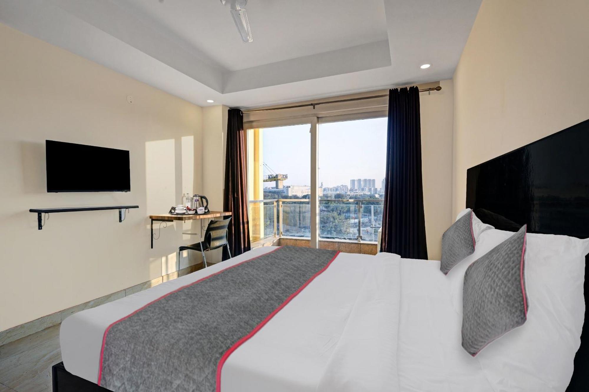 גורגאון Super Townhouse Tipsyy Near Bestech Central Square Mall מראה חיצוני תמונה
