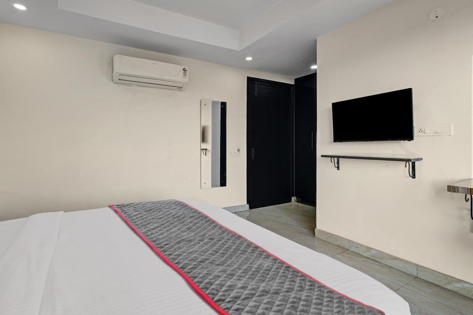 גורגאון Super Townhouse Tipsyy Near Bestech Central Square Mall מראה חיצוני תמונה