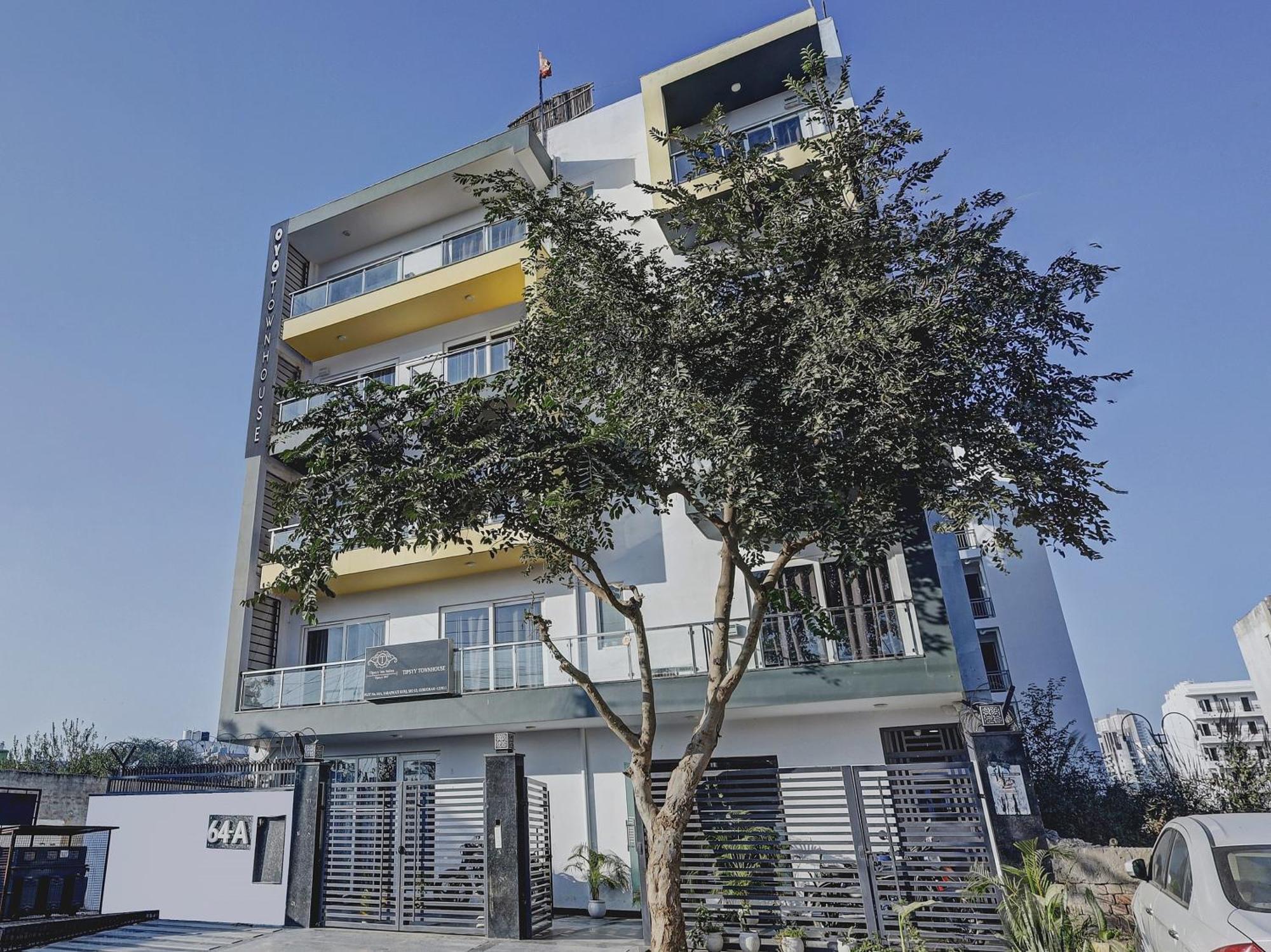 גורגאון Super Townhouse Tipsyy Near Bestech Central Square Mall מראה חיצוני תמונה