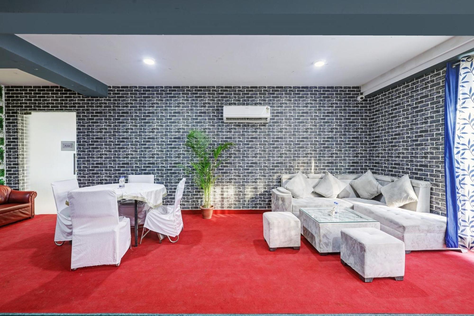 גורגאון Super Townhouse Tipsyy Near Bestech Central Square Mall מראה חיצוני תמונה
