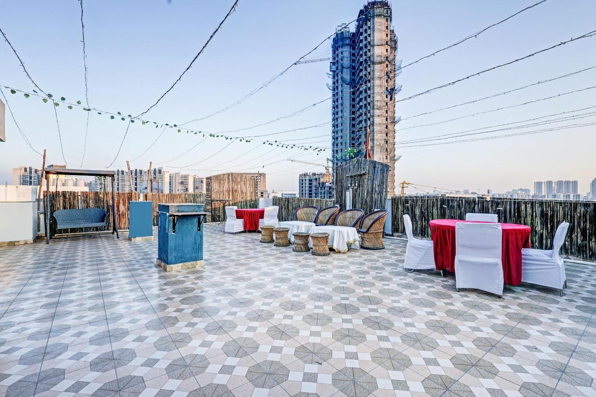 גורגאון Super Townhouse Tipsyy Near Bestech Central Square Mall מראה חיצוני תמונה