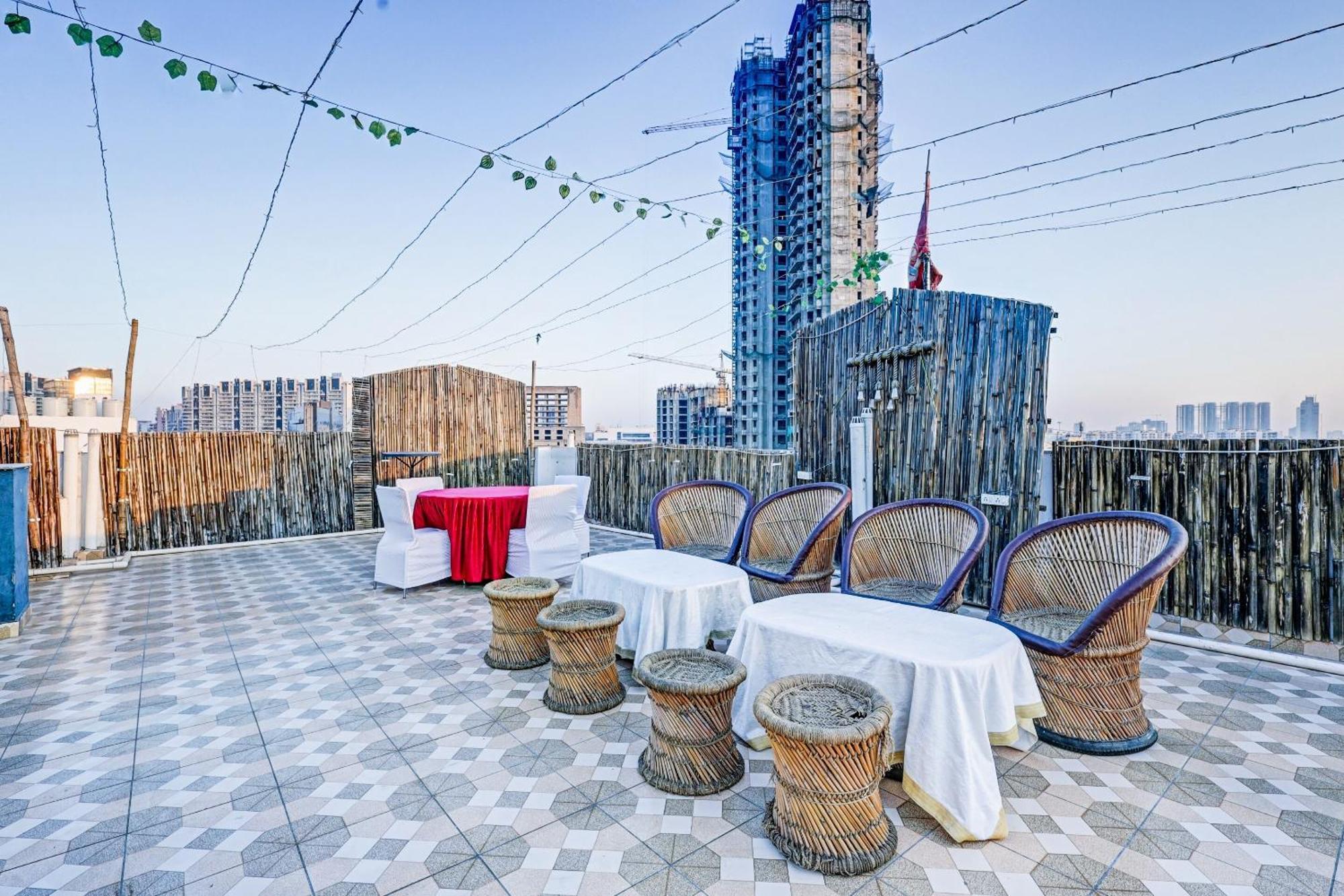גורגאון Super Townhouse Tipsyy Near Bestech Central Square Mall מראה חיצוני תמונה